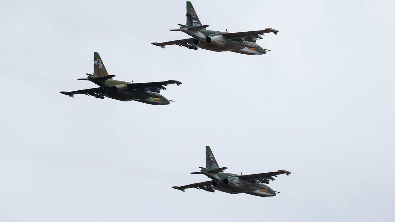 Pentagon ocenia, że możliwy jest jednoczesny atak lotniczy, rakietowy oraz lądowy (fot. Peter Kovalev\TASS via Getty Images)
