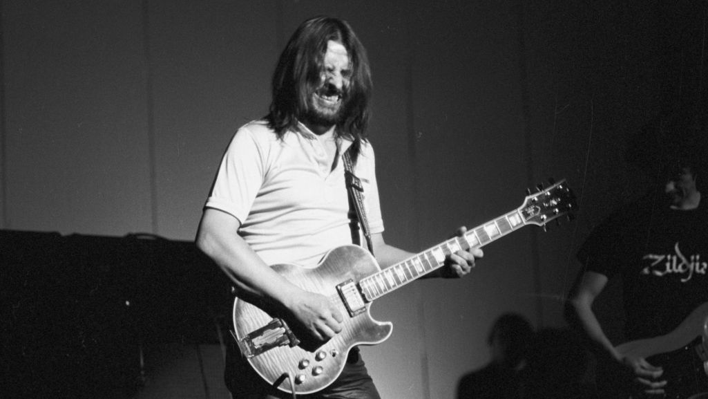 Warszawa ok. 1983. Bluesman Tadeusz Nalepa podczas koncertu w Sali Kongresowej Pałacu Kultury i Nauki (PKiN). Fot. Maciej Belina Brzozowski/PAP