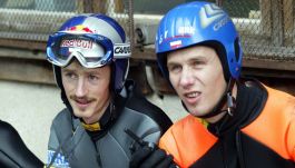 Wojciech Skupień obok Adam Małysza na początku XXI wieku (fot. PAP