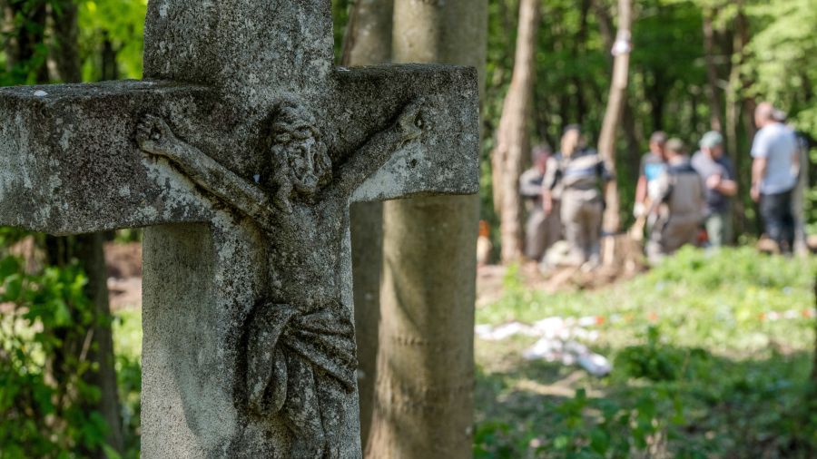 Trwa ekshumacja w Puźnikach. Znaleziono fragmenty szkieletów co najmniej 42 osób