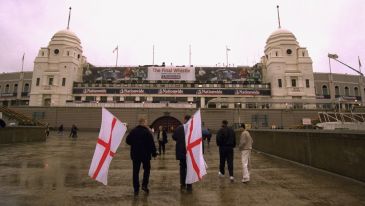 Pożegnanie ze starym Wembley. Deszcz nie wystraszył kibiców (Fot. Getty)