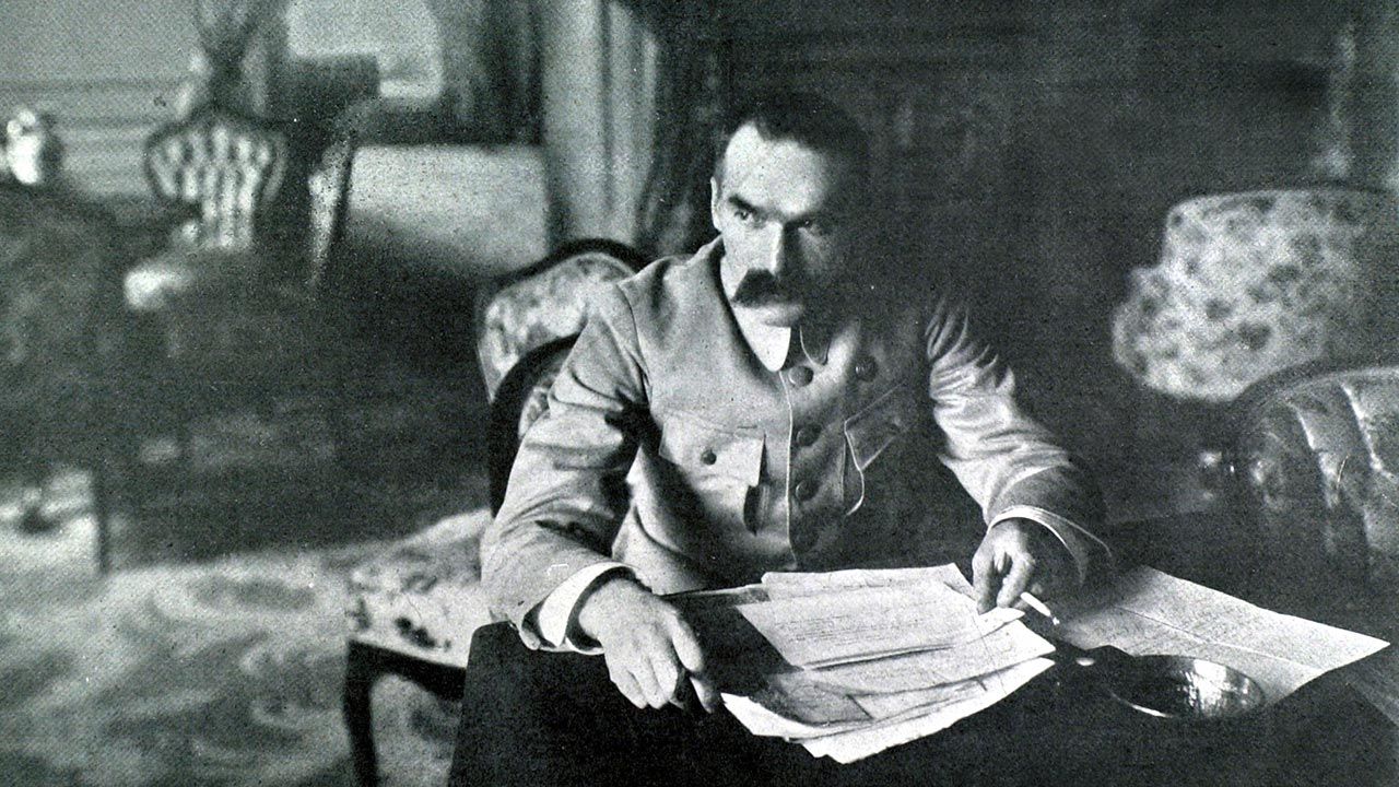 Co o sytuacjach kryzysowych mówił marszałek Piłsudski? (fot. Photo12/UIG/Getty Images)