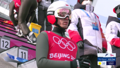 Kamil Stoch oddał bardzo dobry pierwszy skok w 1. treningu na skoczni normalnej w Zhangjiakou (fot. TVP Sport)