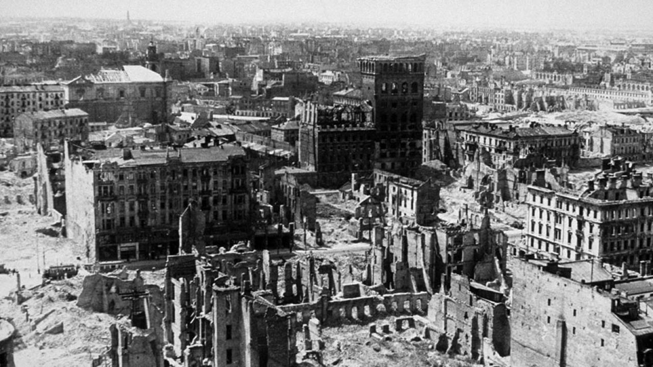 Warszawa w 1945 roku (fot. Keystone/Getty Images) Warszawa w 1945 roku (fot. Keystone/Getty Images)