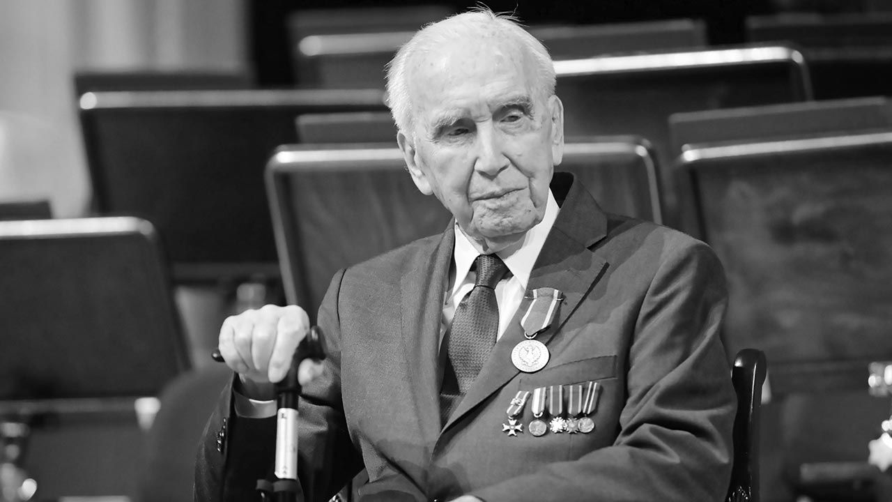 W czasie II wojny światowej uratował z rąk Niemców 53 osoby (fot. PAP/Wojciech Olkuśnik)
