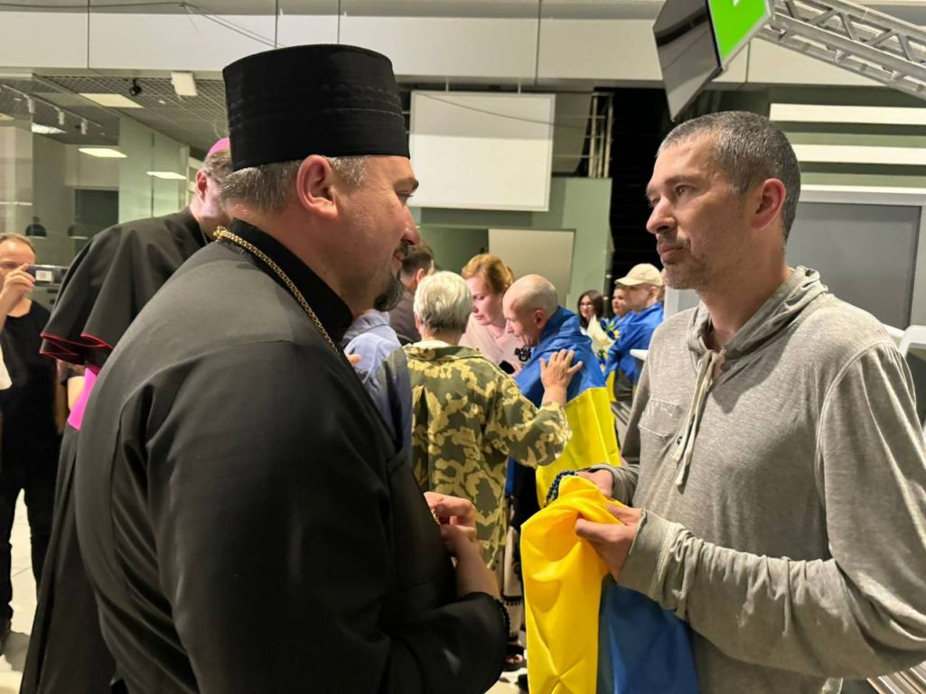 Сустрэча вызваленых у Беларусі і Расеі ўкраінскіх палонных. Кіеў, аэрапорт «Жуляны». 28 чэрвеня 2024 года. (Крыніца: V_Zelenskiy_official / Telegram)
