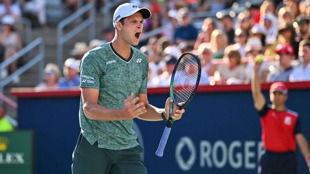 Hubert Hurkacz zdenerwował się po źle zakończonej akcji (fot. Getty Images)