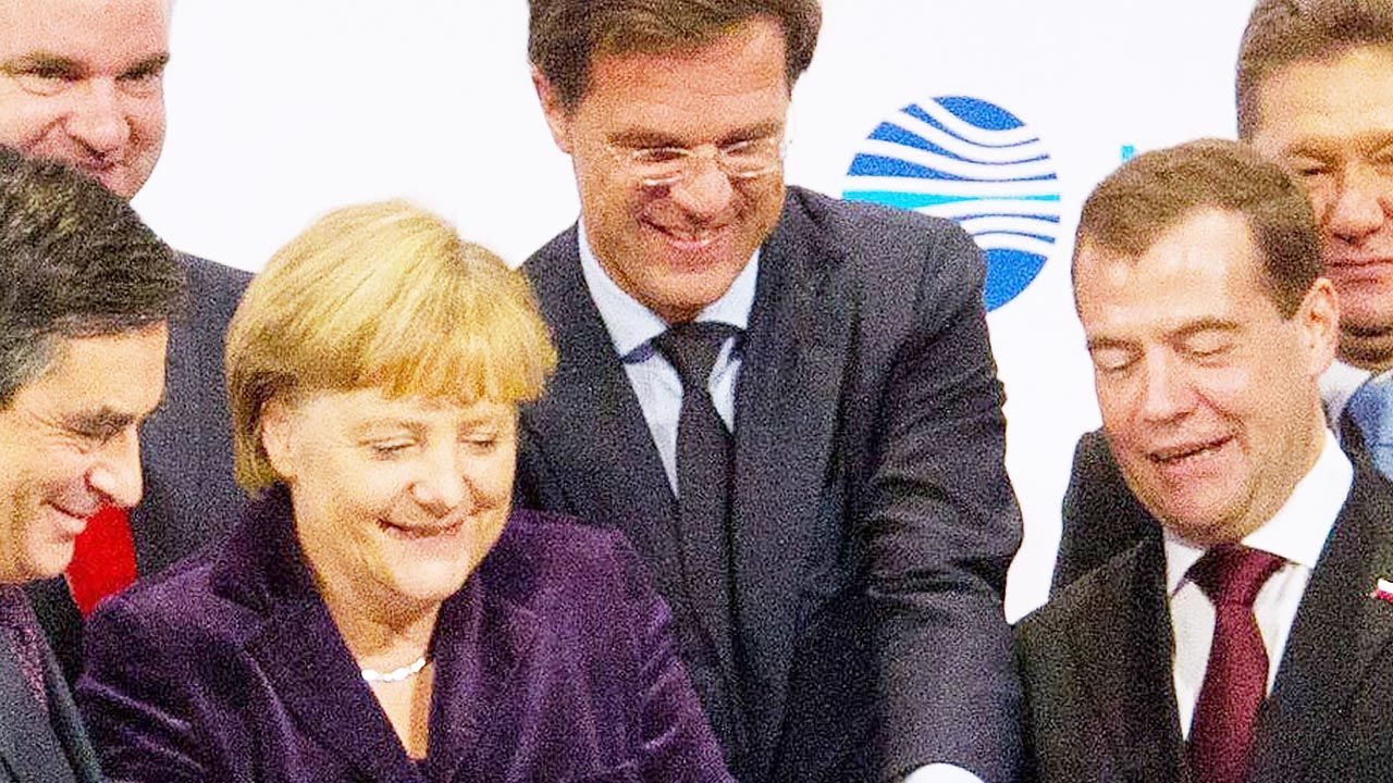 Premier Holandii Mark Rutte z kanclerz Niemiec i prezydentem Rosji uruchamia gazociągu Nord Stream, 8 listopada 2011 r. (fot.  PAP/EPA)