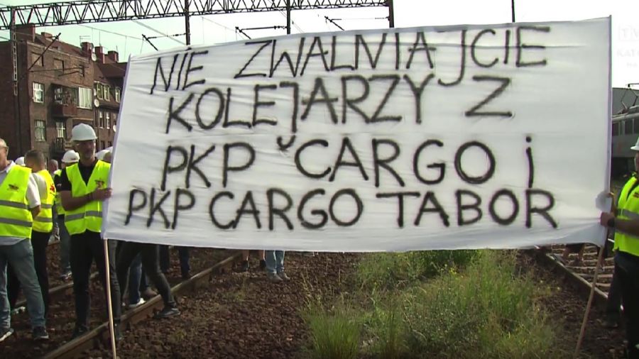 Pracownicy PKP Cargo protestowali już m.in. na magistrali kolejowej w Katowicach. Fot. TVP3 Katowice