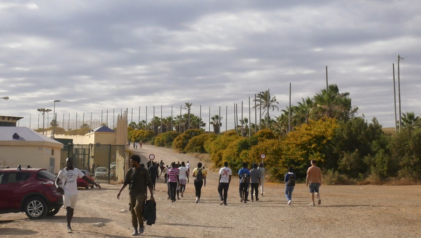 Ponad 130 Afrykańczykom udało się wedrzeć do Melilli (fot. PAP/EPA/Paqui Sanchez)