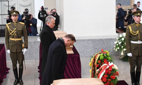Prezydenci Litwy i Polski  Gitanas Nauseda i  Andrzej Duda przed mszą w Katedrze Wileńskiej. Fot. PAP/Piotr Nowak
