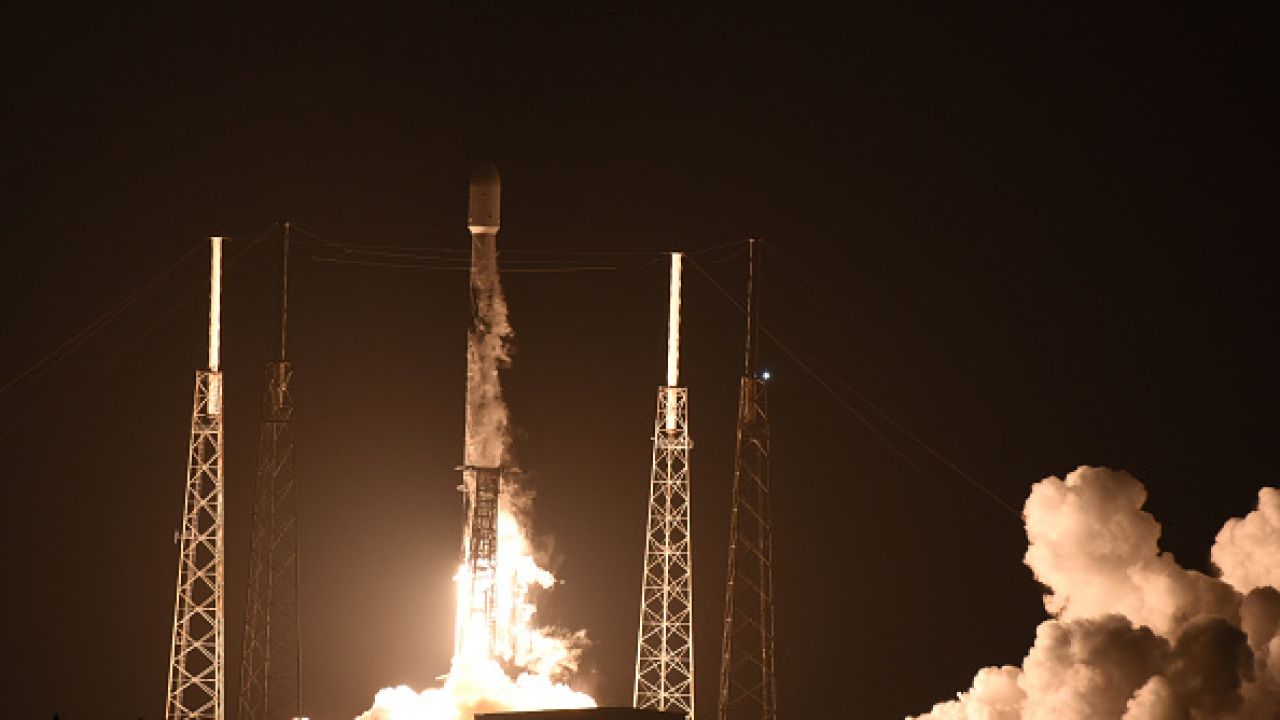 W tym roku SpaceX planuje jeszcze cztery starty Falcon Heavy (fot. Paul Hennessy/Anadolu Agency via Getty Images)