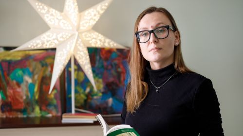 Беларуская пісьменніца Югася Каляда. Аўтарка кніг «Галоўная памылка Афанасія» (2005) і «Перамена месцаў» (2025). Вільня, Літва. 20 кастрычніка 2025 года. Фота: Белсат