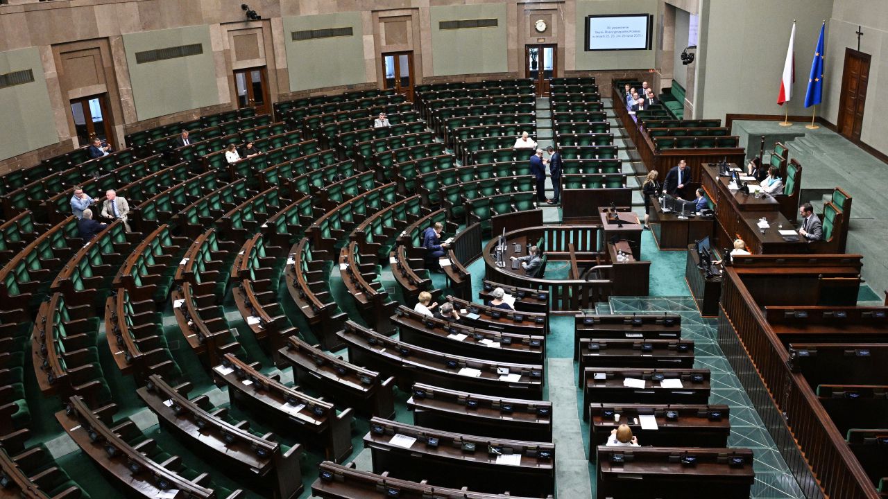 Ci posłowie się nie przepracowują. Opuścili najwięcej głosowań
