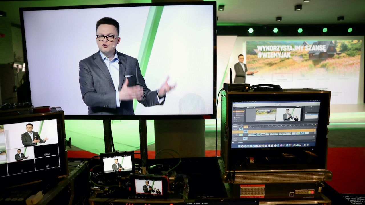Lider Ruchu Polska 2050 Szymon Hołownia podczas prezentacji z cyklu „Wiemy jak - Plan dla Polski” (fot. PAP/L.Szymański) Lider Ruchu Polska 2050 Szymon Hołownia podczas prezentacji z cyklu „Wiemy jak - Plan dla Polski” (fot. PAP/L.Szymański)