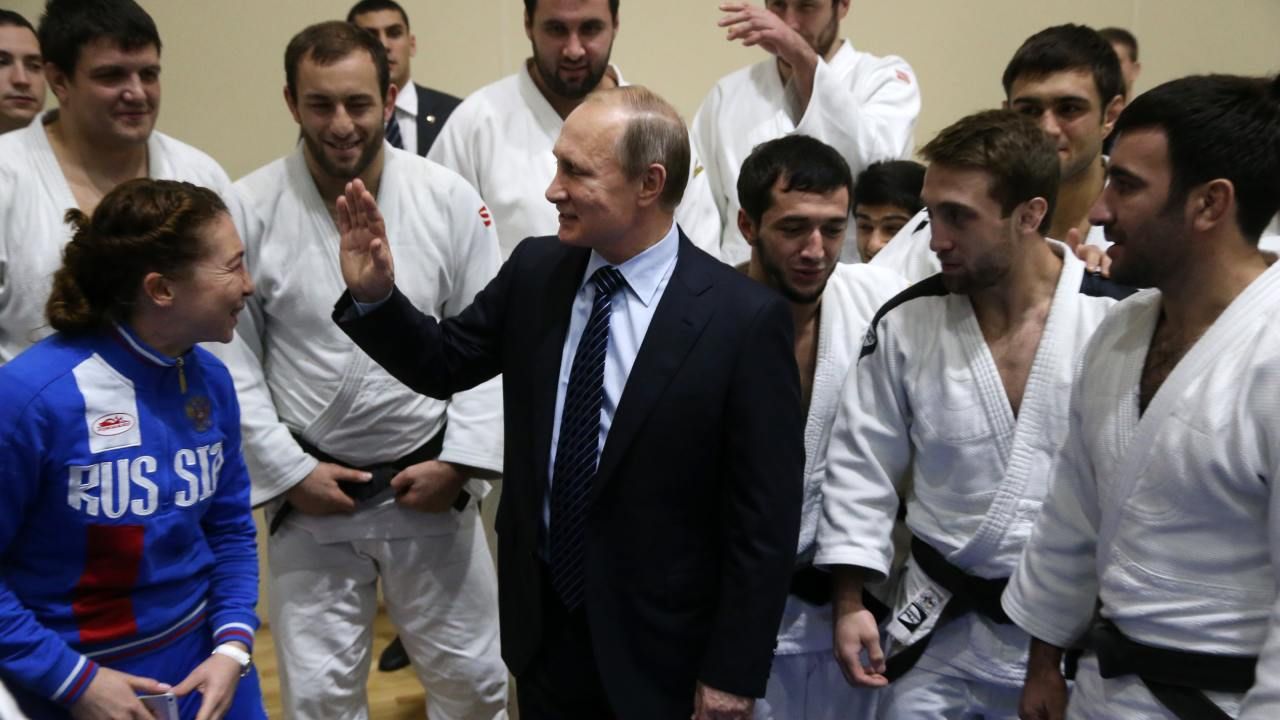 Rosyjski dyktator Władimir Putin lubi uprawiać propagandę poprzez sport (fot. Sasha Mordovets/Getty Images)