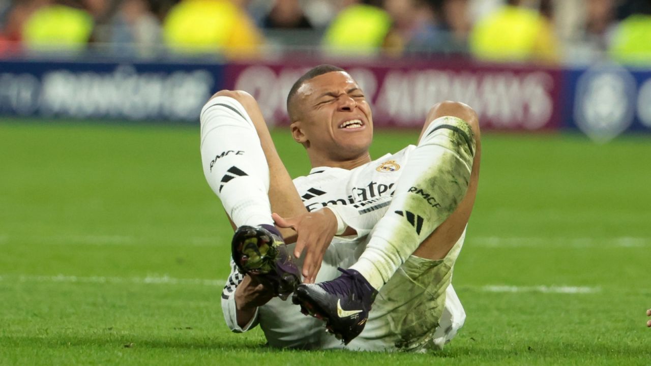 Kylian Mbappe doznał kontuzji w meczu z Arsenalem (fot. Getty Images)