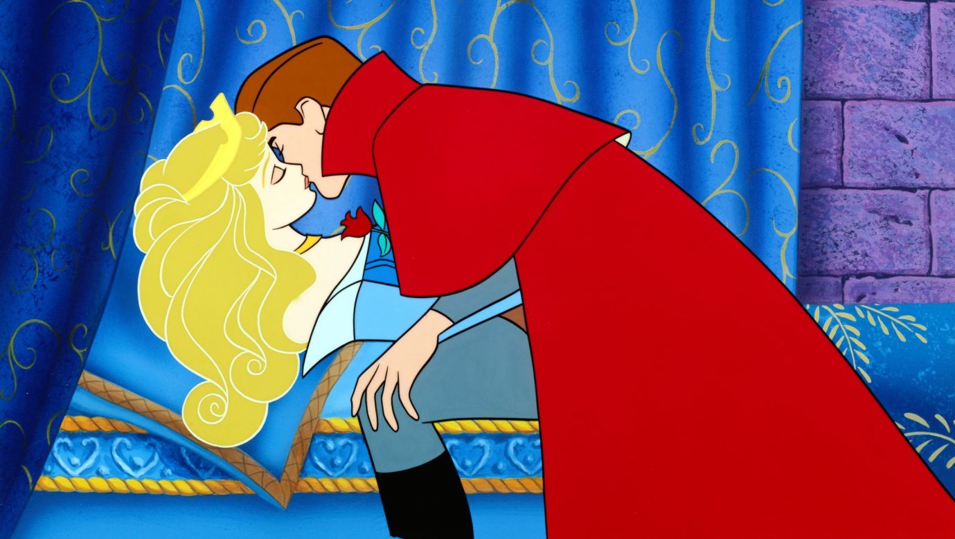 "Śpiąca Królewna", film Disneya z roku 1959. Czy można pocałować uśpioną złym czarem kobietę bez jej zgody? Fot. Friedrich / Interfoto / Forum