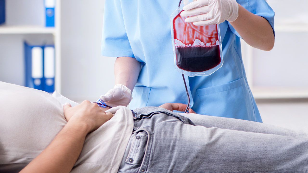 Problemy z transfuzją. W tym kraju pacjenci nie chcą krwi od zaszczepionych