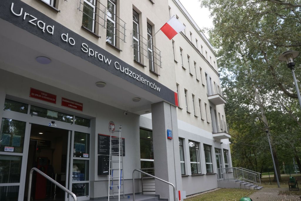 Здымак мае ілюстрацыйны характар. Упраўленне па справах замежнікаў на вуліцы Табарава 33. Варшава, Польшча. 14 верасня 2023 года. Фота: Wojciech Olkusnik / East News (edited)