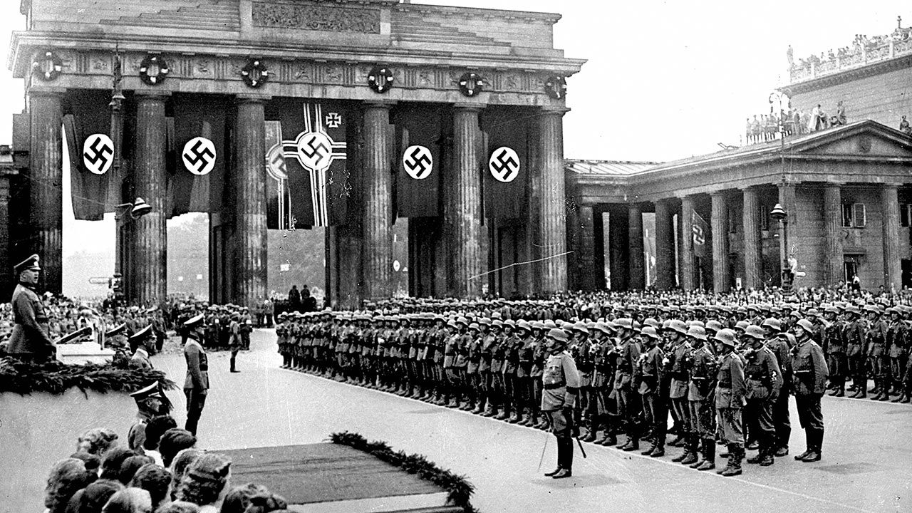 Oczywiste zbrodnie niemieckie zaczęto nazywać nazistowskimi (fot. Roger Viollet via Getty Images/Roger Viollet via Getty Images) Oczywiste zbrodnie niemieckie zaczęto nazywać nazistowskimi (fot. Roger Viollet via Getty Images/Roger Viollet via Getty Images)