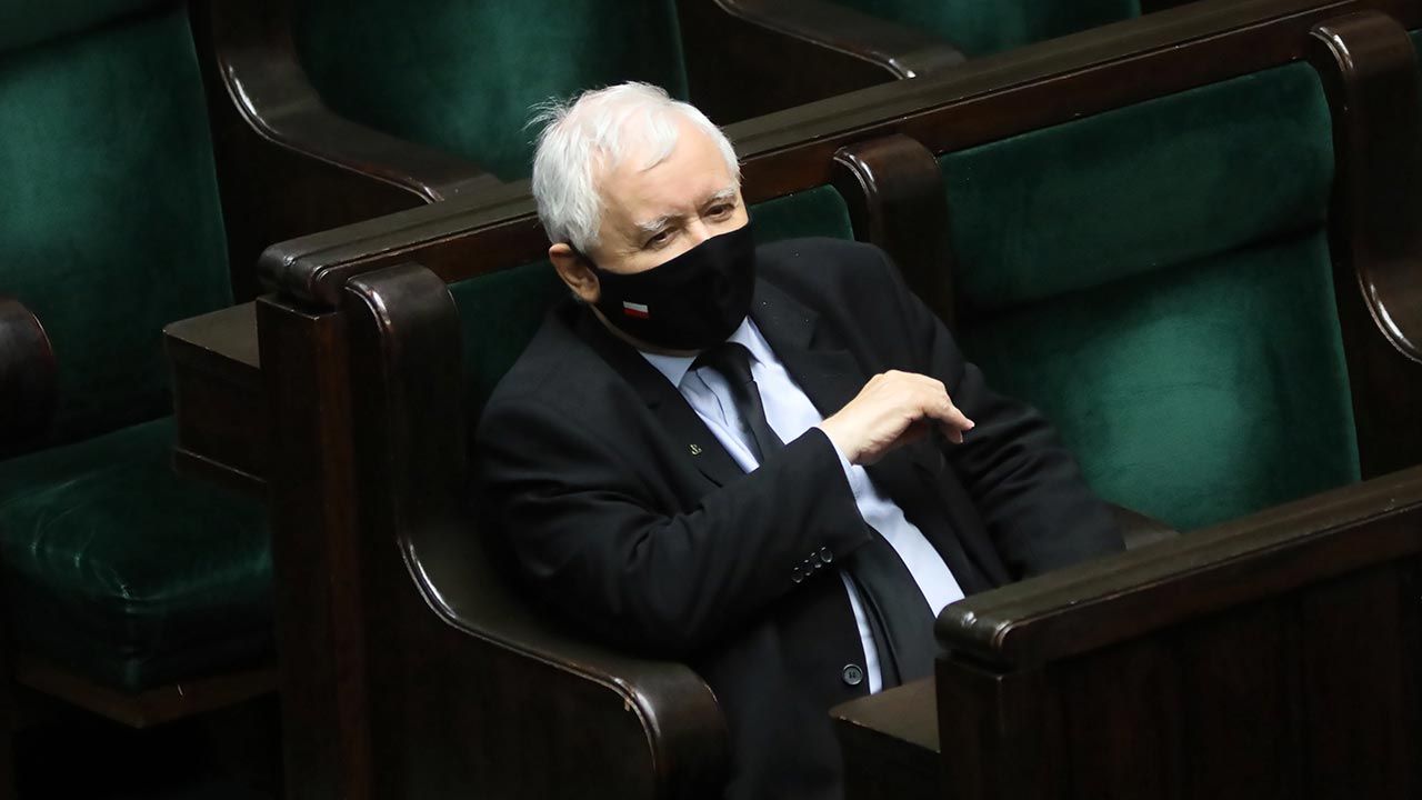 Zmiana poparcia dla partii Jarosława Kaczyńskiego (fot. PAP/Leszek Szymański)