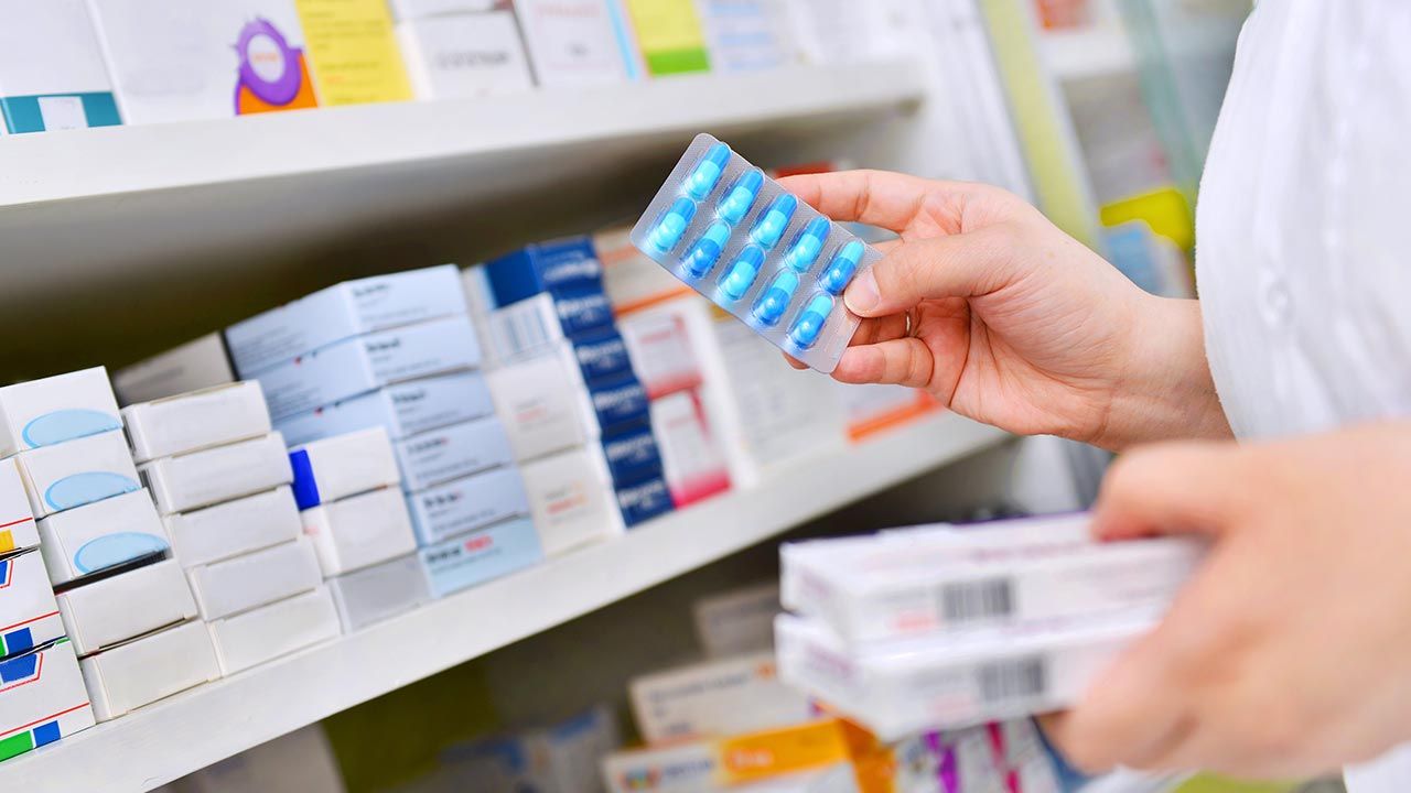 Rynek apteczny wzrósł o 1,4 proc. r/r do 37,7 mld zł w 2020 r. (fot. Shutterstock/i viewfinder) Rynek apteczny wzrósł o 1,4 proc. r/r do 37,7 mld zł w 2020 r. (fot. Shutterstock/i viewfinder)