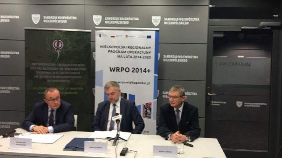 Podpisanie umowy (Fot. TVP 3 Poznań)