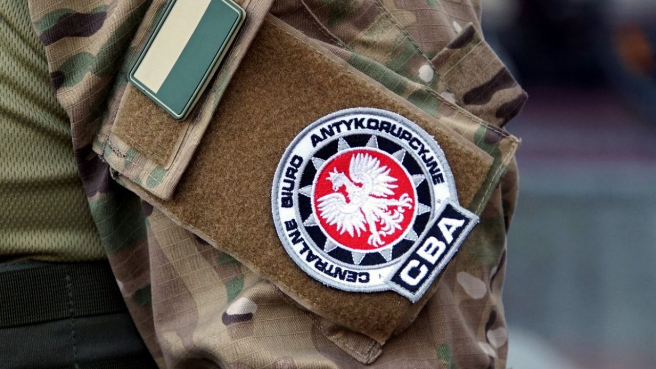 Za wystawienie faktur na ponad 10 mln zł mężczyźni chcieli prawie 1,5 mln łapówki (fot. cba.gov.pl) Za wystawienie faktur na ponad 10 mln zł mężczyźni chcieli prawie 1,5 mln łapówki (fot. cba.gov.pl)