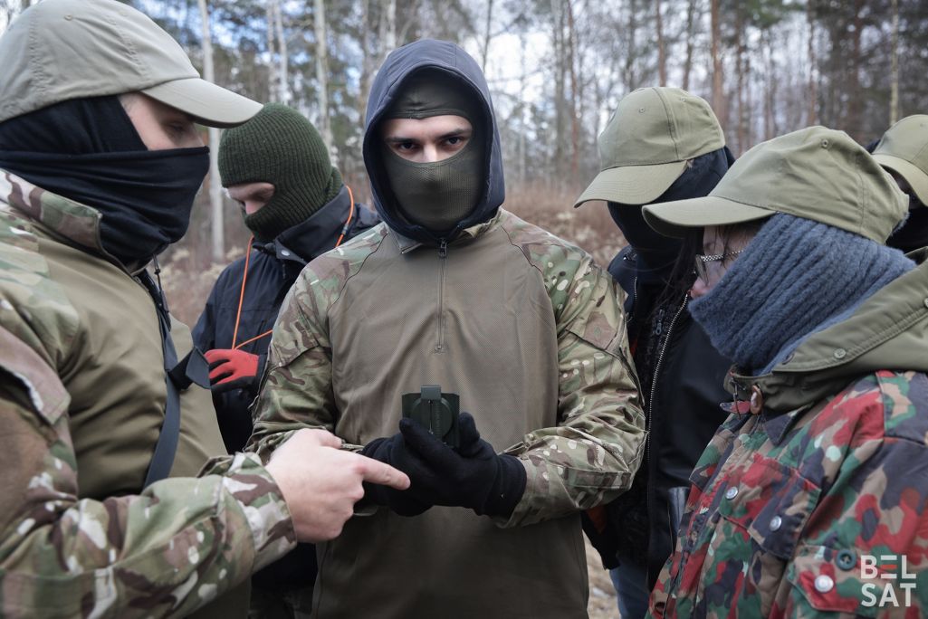Здымак мае ілюстрацыйны характар. Палявыя вучэнні варшаўскай харугвы «Паспалітага рушэння». 13 сакавіка 2023 года. (Фота: Аліса Ганчар / Белсат)