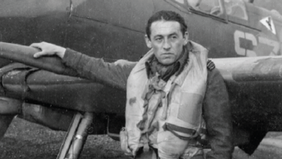 Władysław Gnyś w 1943 roku. Latał wówczas głównie na Spitfire’ach Mk V i Mk IX oraz na samolotach „J” i „O”. Fot. archiwum rodziny Gnysiów