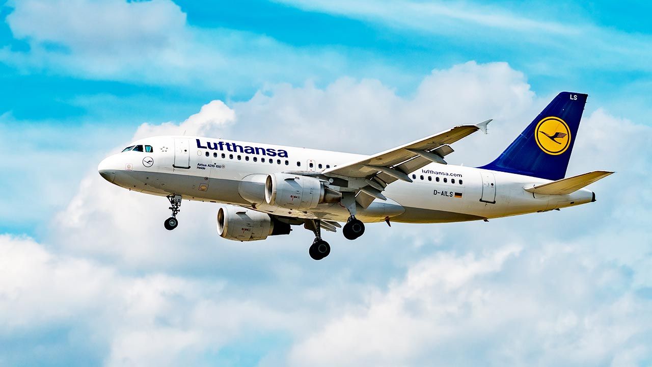 Lufthansa odwołuje kolejne loty (fot. Shutterstock/Andrey Armyagov) Lufthansa odwołuje kolejne loty (fot. Shutterstock/Andrey Armyagov)