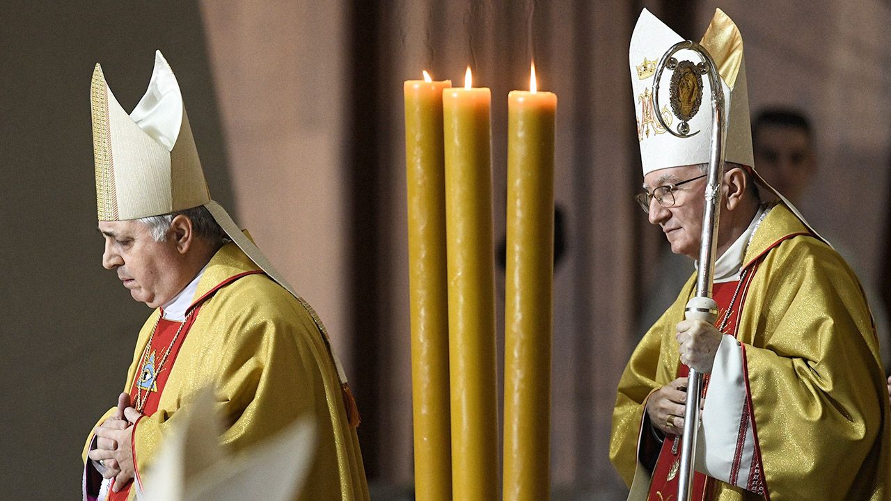 Sekretarz Stanu Stolicy Apostolskiej kard. Pietro Parolin (P) i nuncjusz apostolski w Polsce abp Salvatore Pennacchio (L) podczas mszy świętej w Świątyni Opatrzności Bożej na warszawskim Wilanowie (fot. PAP/Radek Pietruszka) Sekretarz Stanu Stolicy Apostolskiej kard. Pietro Parolin (P) i nuncjusz apostolski w Polsce abp Salvatore Pennacchio (L) podczas mszy świętej w Świątyni Opatrzności Bożej na warszawskim Wilanowie (fot. PAP/Radek Pietruszka)