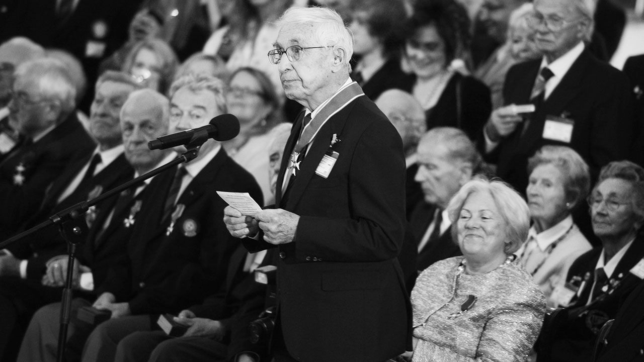 Ppłk Kornicki był ostatnim żyjącym dowódcą polskiego dywizjonu z okresu II wojny światowej (fot. arch.PAP/Radek Pietruszka) Ppłk Kornicki był ostatnim żyjącym dowódcą polskiego dywizjonu z okresu II wojny światowej (fot. arch.PAP/Radek Pietruszka)