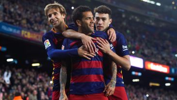 Sergi Samper, Dani Alves i Munir w meczu Barcelony (fot. Getty).