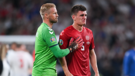 Kasper Schmeichel (L) i Joakim Maehle (fot. Getty) Kasper Schmeichel (L) i Joakim Maehle (fot. Getty)