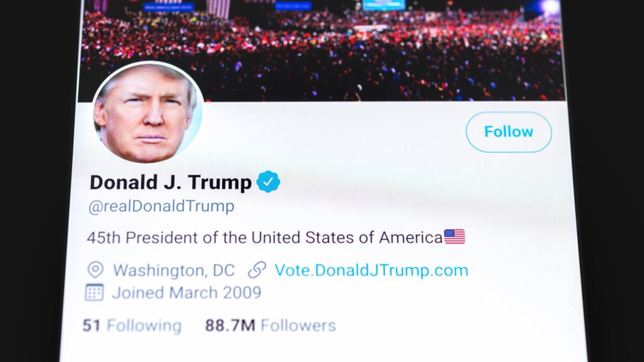 SUA: Fostul președinte Donald Trump se luptă să deblocheze contul Twitter.  El a cerut instanței să emită o măsură preliminară