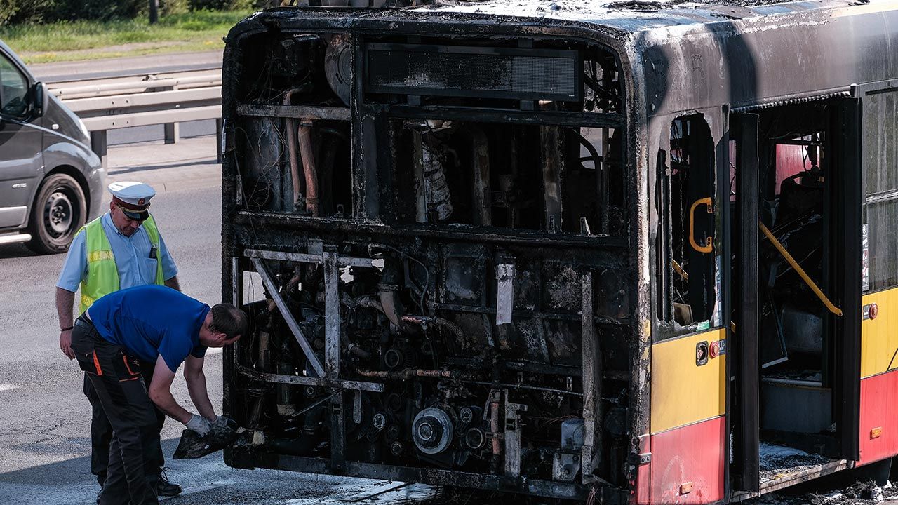 Spłonął autobus przy Dworcu Zachodnim w Warszawie (fot. PAP/Mateusz Marek)