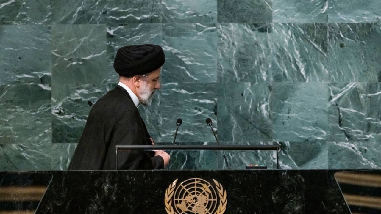 Prezydent Iranu Ebrahim Raisi (fot. PAP/EPA/JUSTIN LANE)