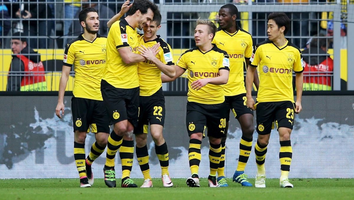 Piłkarze Borussii. Christian Pulisic trzeci z lewej (fot. Getty)