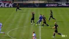 Absurdalny błąd bramkarza w hicie Betclic 2 ligi! Bramkarz się zapomniał...[WIDEO]