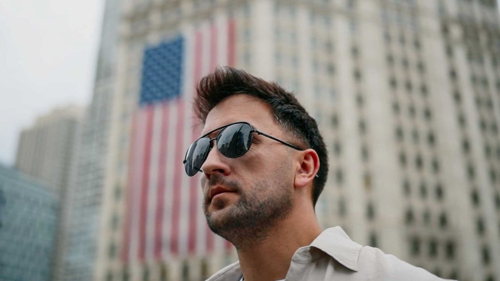 Łukasz odnalazł się w USA, ale tęskni za swoim rodzinnym krajem. Fot. Endemol/ TVP