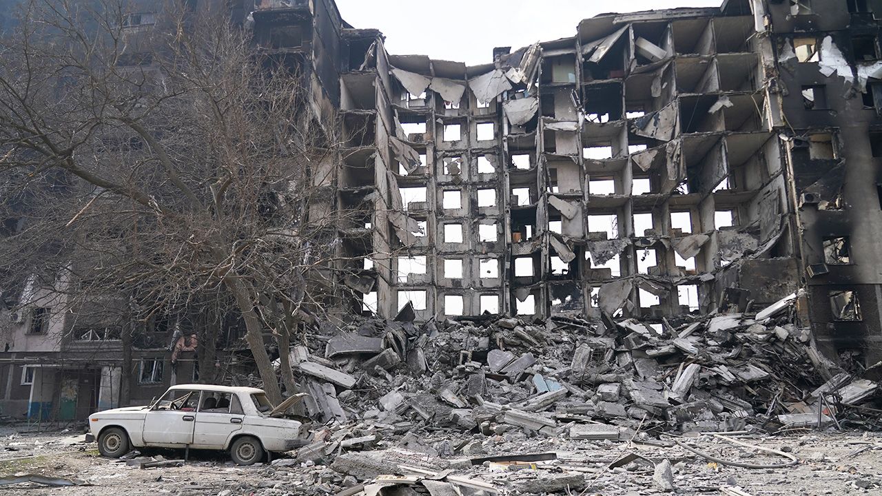 Koszty odbudowy Ukrainy Szmychal ocenił na 750 mld USD (fot. Stringer/Anadolu Agency via Getty Images)