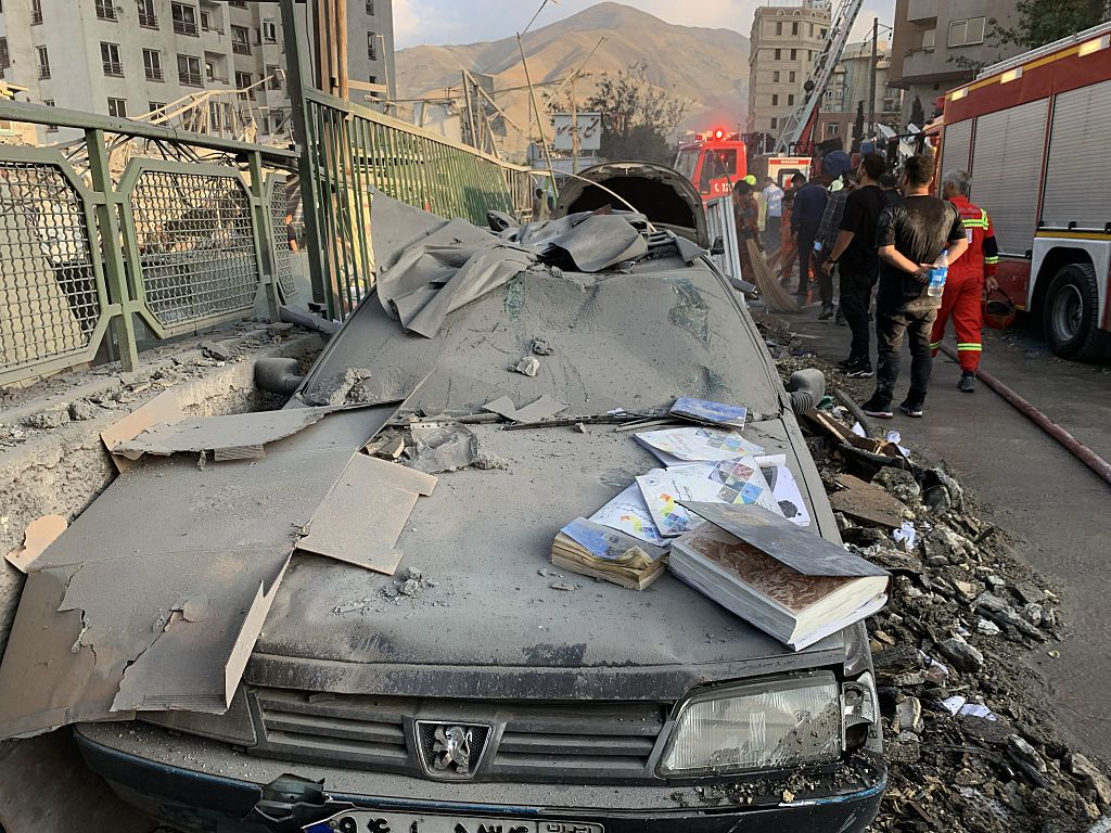 Разбурэнні ў цэнтры Тэгерану. 13 чэрвеня 2025 года. Фота: Fatemeh Bahrami / Anadolu via Getty Images