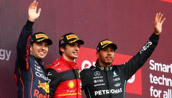 Carlos Sainz (w środku) nie przyglądał się bezczynnie kradzieży swojego zegarka (fot. Getty) Carlos Sainz (w środku) nie przyglądał się bezczynnie kradzieży swojego zegarka (fot. Getty)