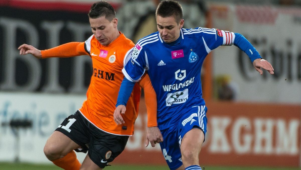 Łukasz Janoszka (P) podczas meczu z Zagłębiem (fot. PAP/Maciej Kulczyński) Łukasz Janoszka (P) podczas meczu z Zagłębiem (fot. PAP/Maciej Kulczyński)