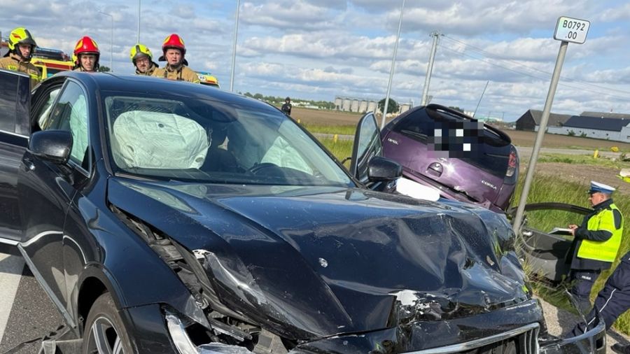 W sobotę 10 maja, około godz. 15:30, na  na skrzyżowaniu drogi krajowej nr 62 i drogi powiatowej w gminie Kruszwica, kierowca tego osobowego volvo zderzył się z oplem corsą (fot. OSP w Kruszwicy)