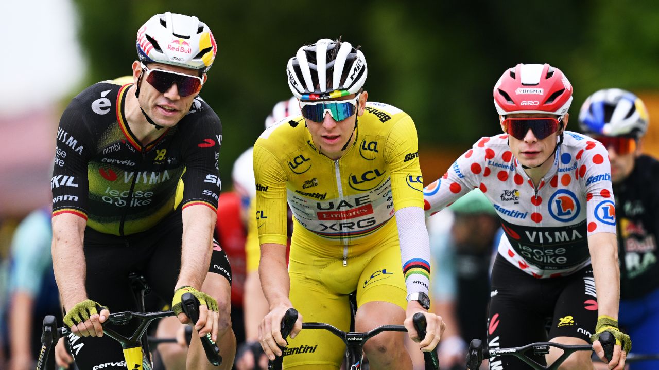 Wout van Aert, Tadej Pogacar oraz Jonas Vingegaard podczas Tour de France 2025. Słoweniec w tym roku po raz czwarty w swojej karierze wygrał najbardziej prestiżowy wyścig kolarski na świecie (fot. Getty)