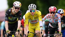 Od lewej: Wout van Aert, Tadej Pogacar oraz Jonas Vingegaard podczas Tour de France 2025 (fot. Getty) Wout van Aert, Tadej Pogacar oraz Jonas Vingegaard podczas Tour de France 2025. Słoweniec w tym roku po raz czwarty w swojej karierze wygrał najbardziej prestiżowy wyścig kolarski na świecie (fot. Getty)