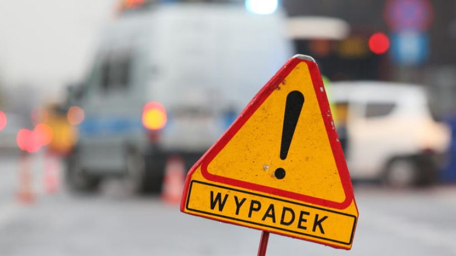 Zderzenie dwóch samochodów – zablokowana DK 15 (fot. PAP)